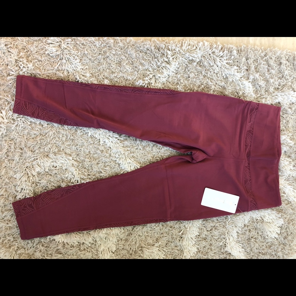 Women’s Athleta luxe mesh 7/8 leggings. Dusty pink color. Brand new.